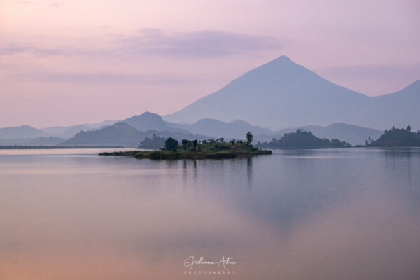 Le jour se lève sur le Lac Mutanda